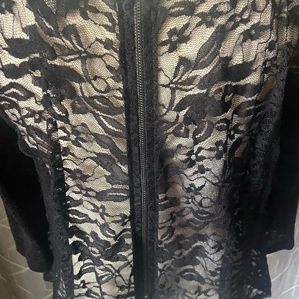 DAYTRIP-BLACK LACE TOP - Picture 6 of 9